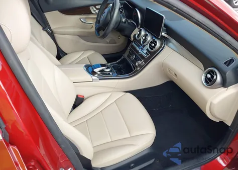 2017 Mercedes-Benz C 300 4Matic из США, поврежденный, VIN 55SWF4KB9HU209862